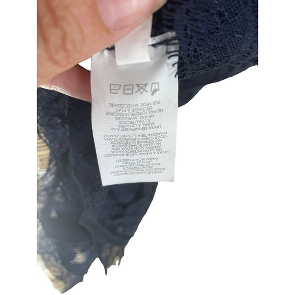 CABI NAVY BLUE LACE LONDON TOP #3073 SIZE MEDIUM - Picture 10 of 10